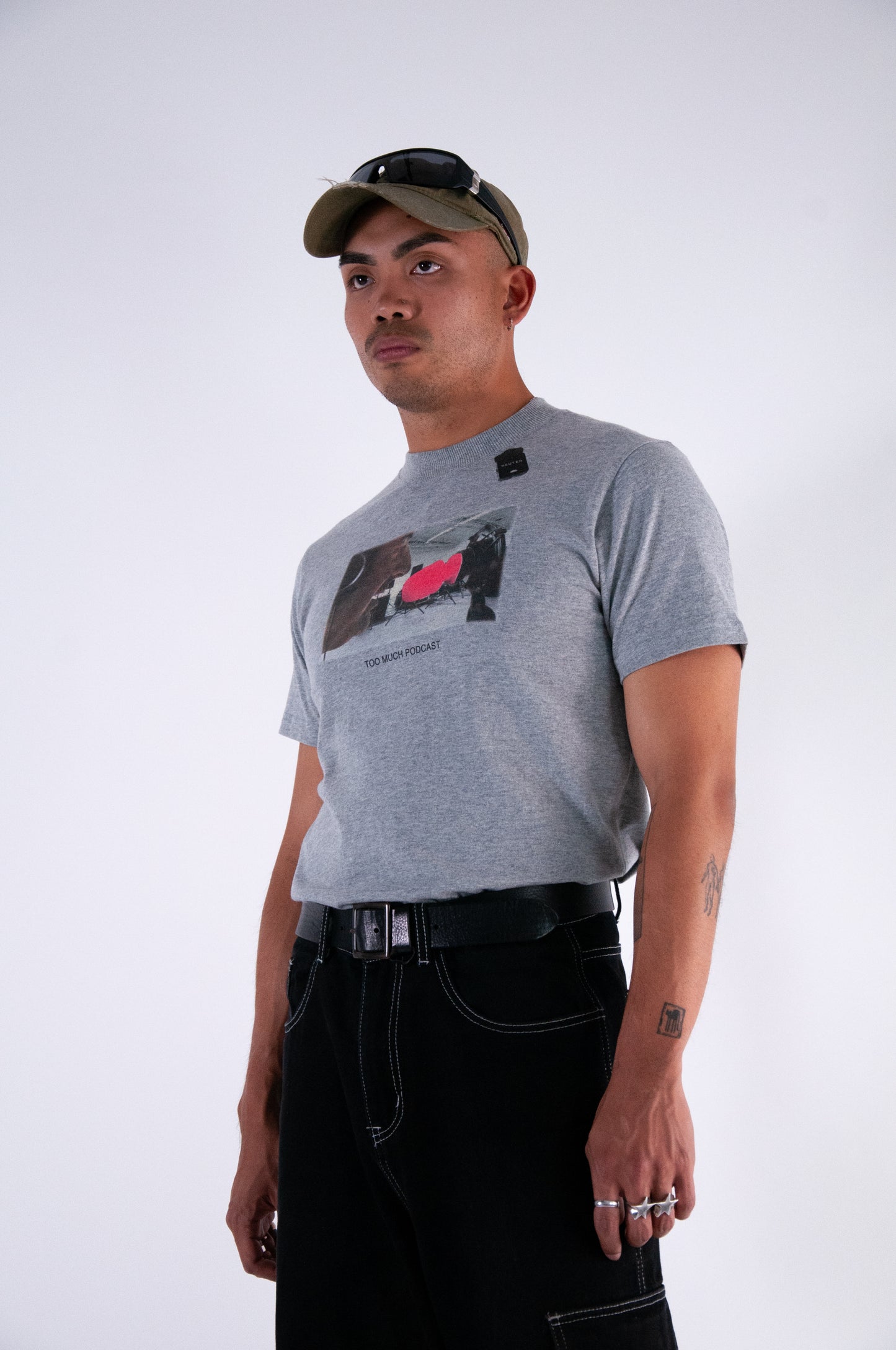 BEUTER® TOO MUCH PODCAST CLASSIC T-SHIRT