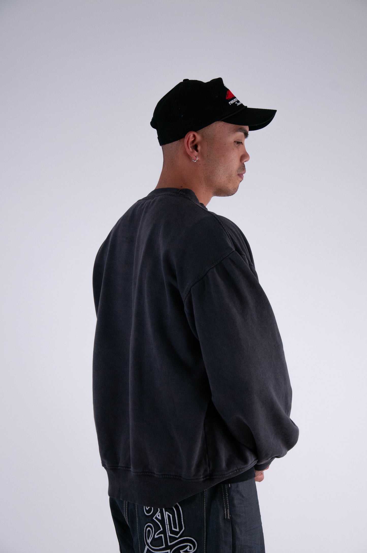 OUTBREAK OVERSIZED CREW NECK SWEATER