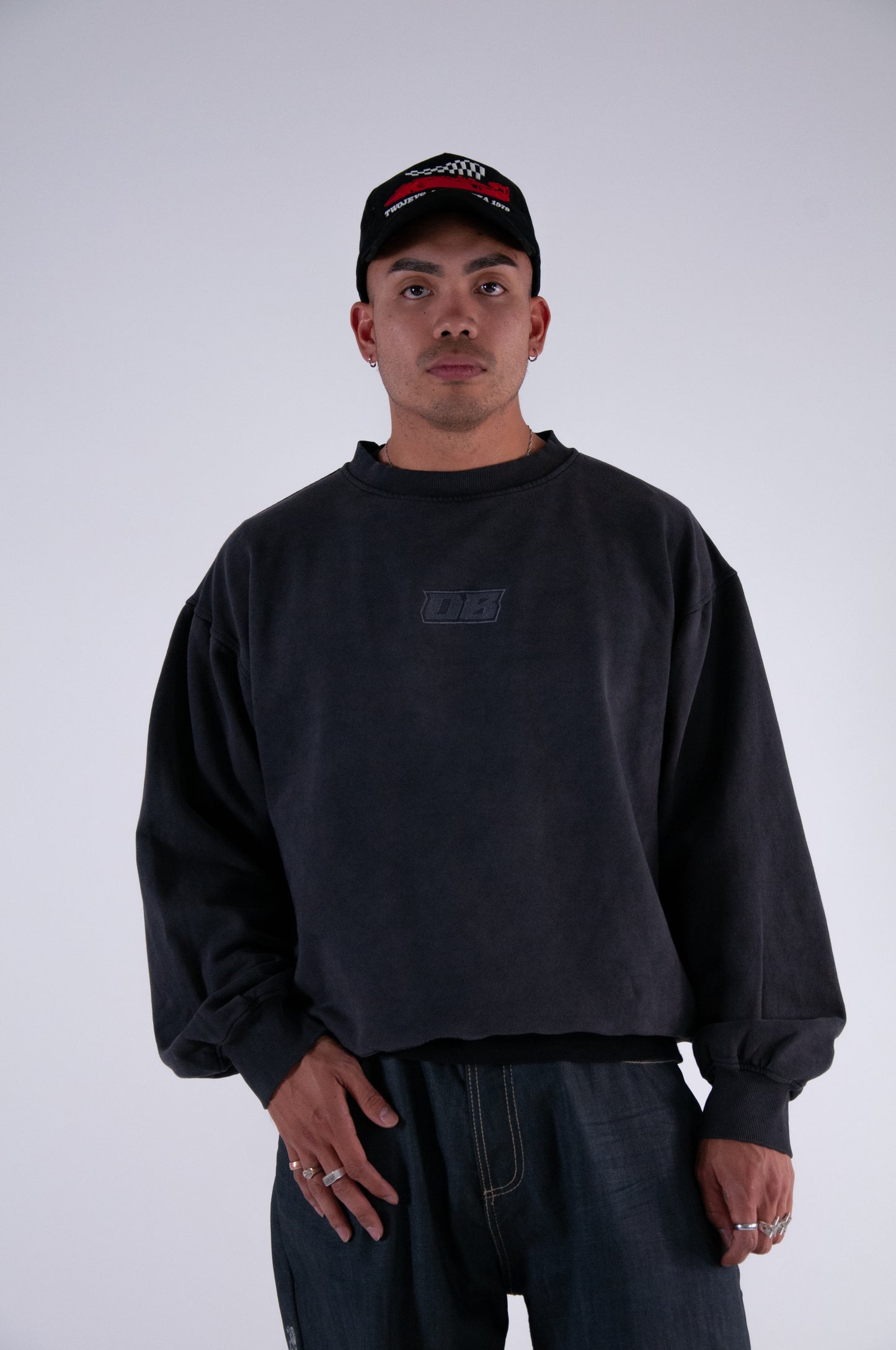 OUTBREAK OVERSIZED CREW NECK SWEATER