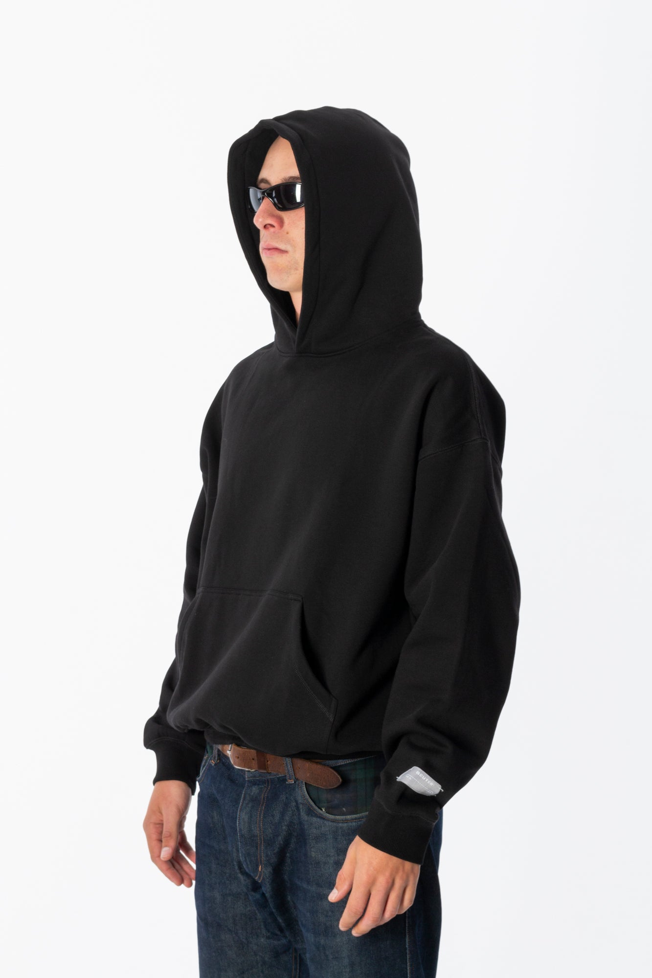 BEUTER® BLACK BLANK HOODIE