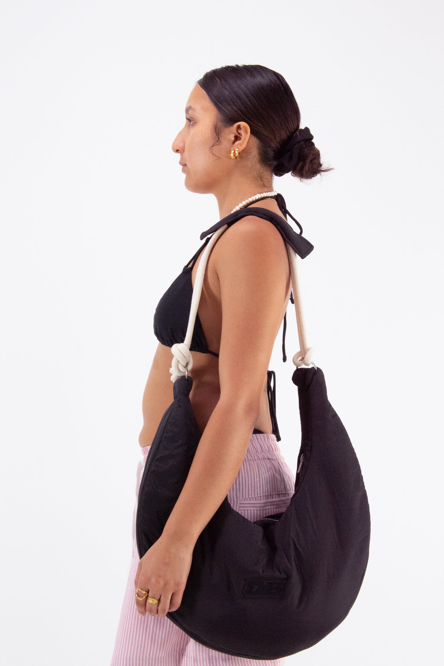 OUTBREAK CRESCENT MOON BAG BLACK