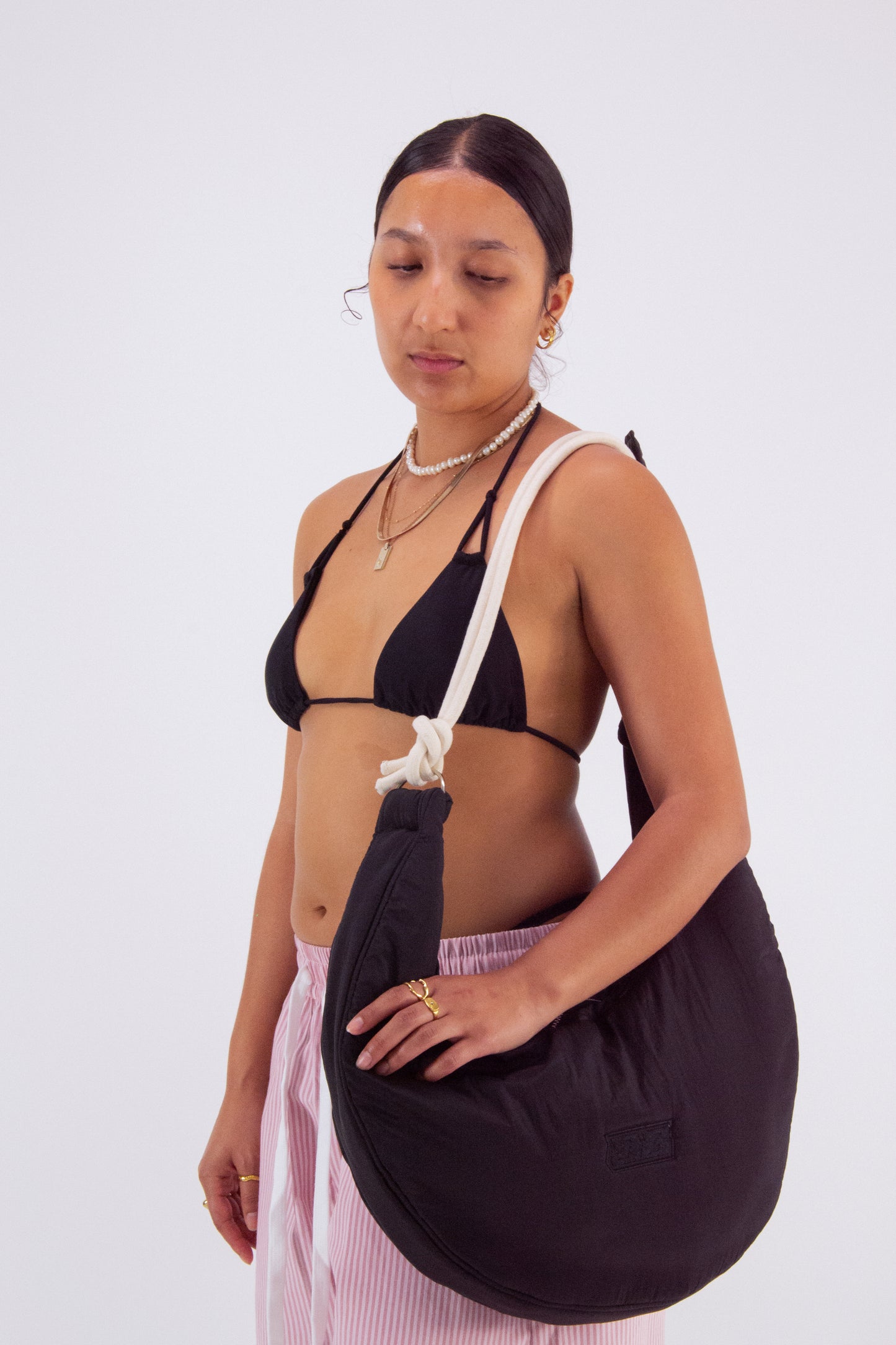 OUTBREAK CRESCENT MOON BAG BLACK